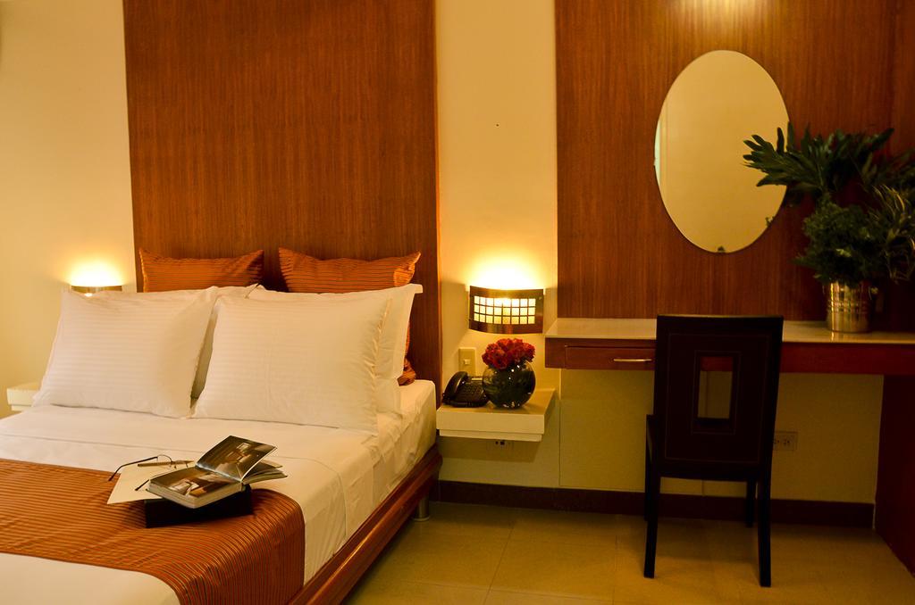 Pghi Hotel Quezon City Exterior foto