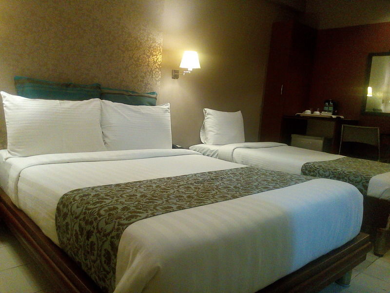 Pghi Hotel Quezon City Exterior foto
